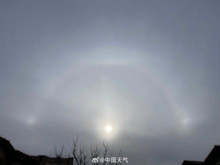 北京天空罕见景象，三个太阳之谜与科学解读