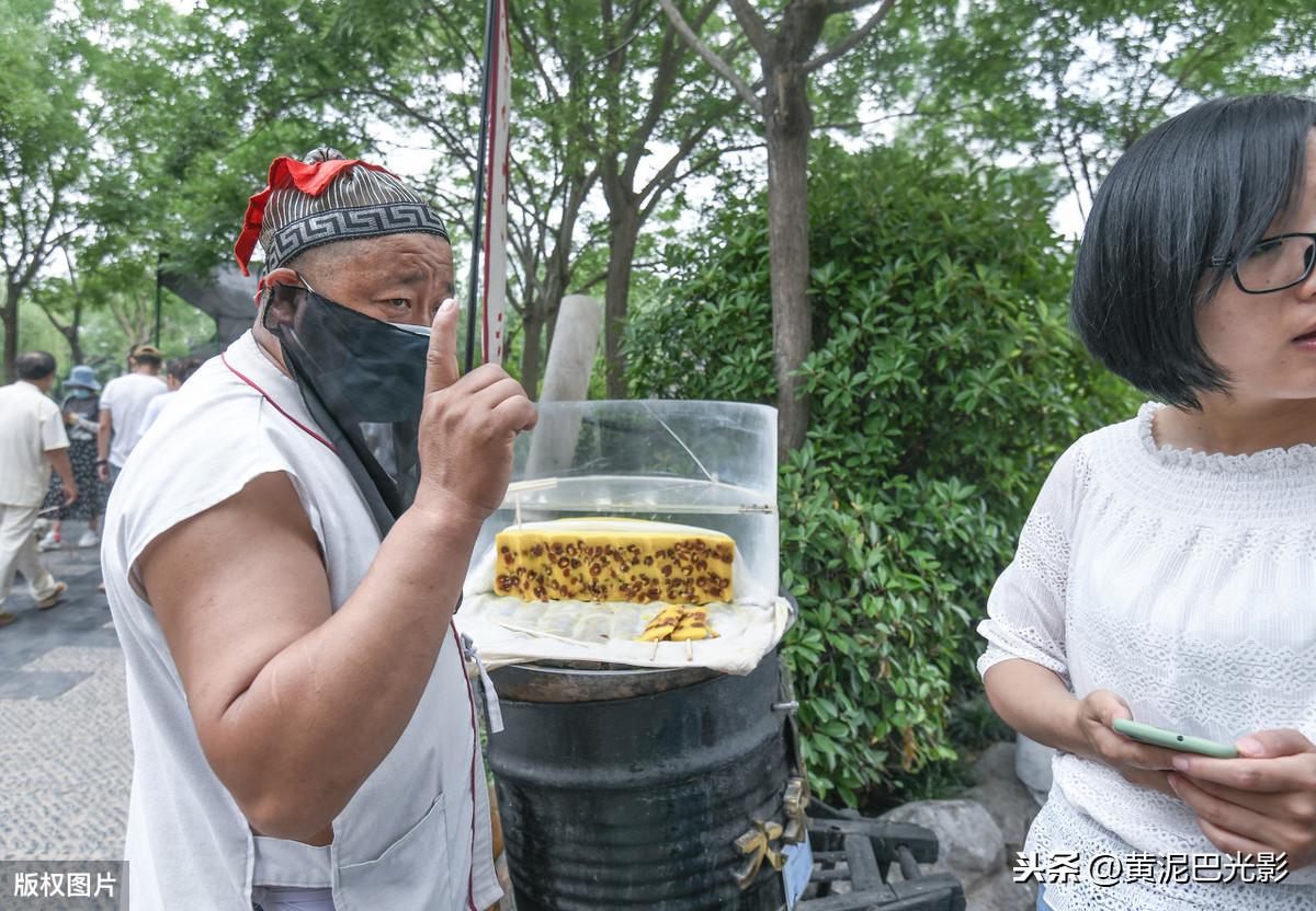 男子接女友之旅，温馨家庭团聚的瞬间