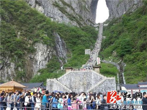 张家界天门山，韩国游客数量激增，奇迹之旅迎三倍增长