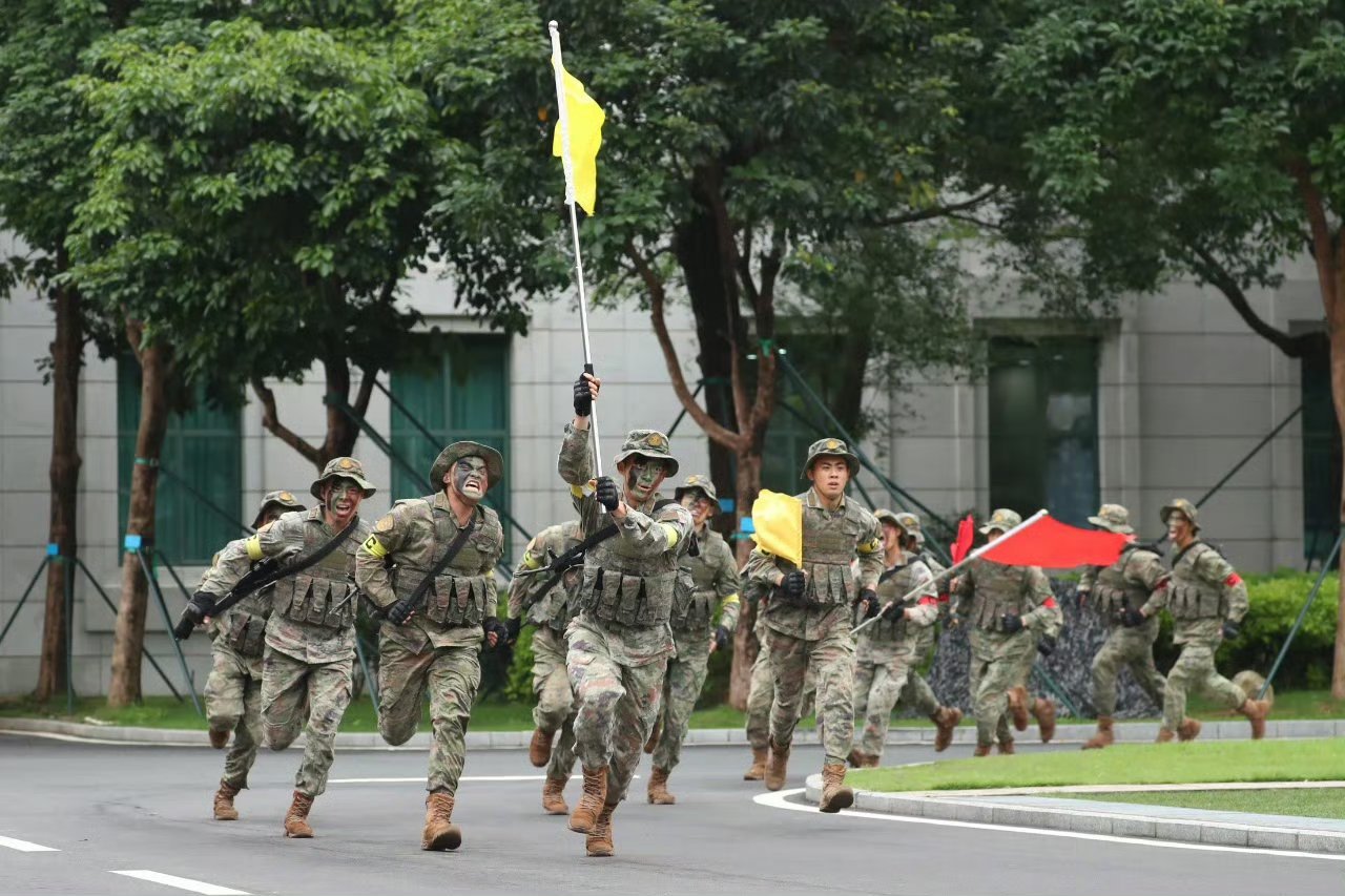 澳门市民谈解放军，力量与温情的展现，安全感倍增