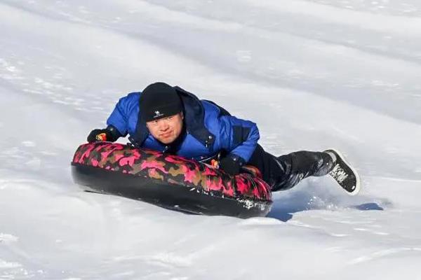 冰雪世界魅力揭秘，开园火爆背后的启示与借鉴价值