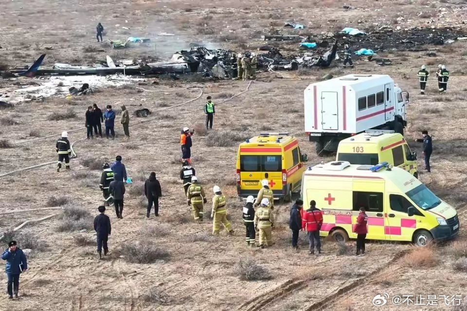 阿塞拜疆航空客机坠毁瞬间，生与死的机舱内画面