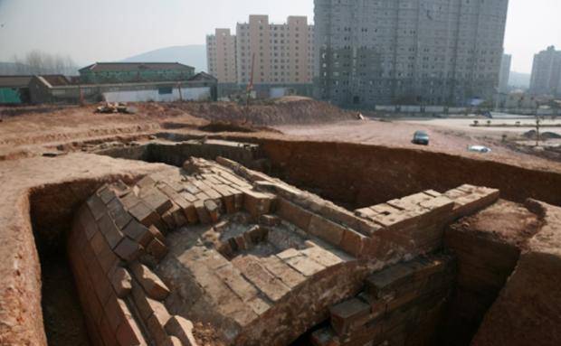 南京北站建设区域发现古墓，历史与现代的交融交汇点