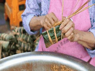 地铁内的温馨故事，女孩与阿婆的座位情缘