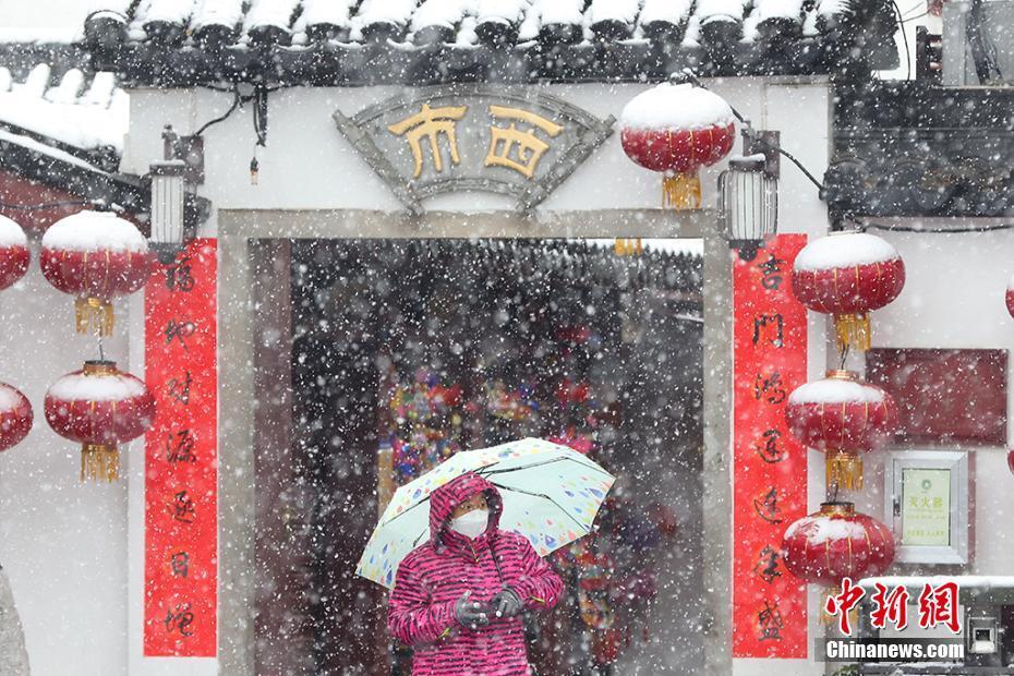 洛阳大雪纷飞，城市银装素裹