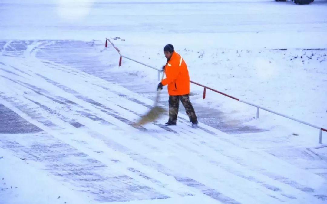 人工增雪下的雪是真实的吗？