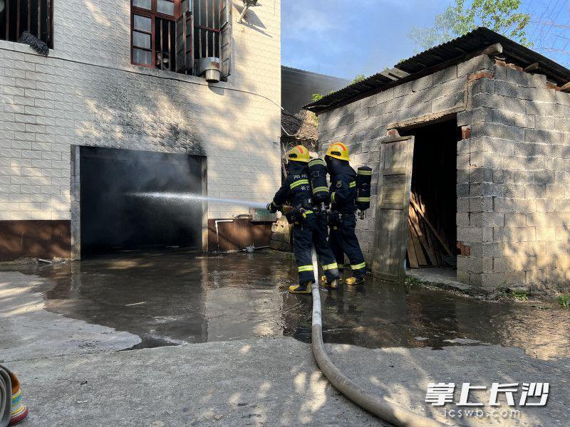 长沙老人自费修建百米登山木梯，执着与奉献的暖心传奇