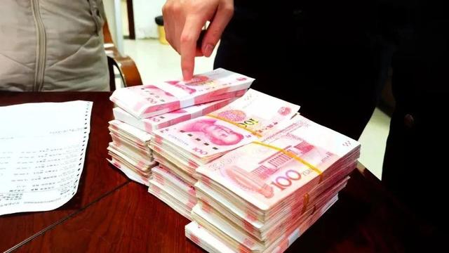 外卖小哥教科书式操作保住16万现金